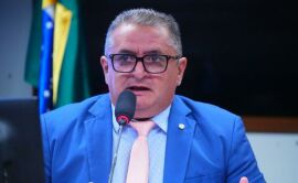 Imagem da notícia Comissão aprova obrigação de governos fornecerem material escolar para alunos da educação básica